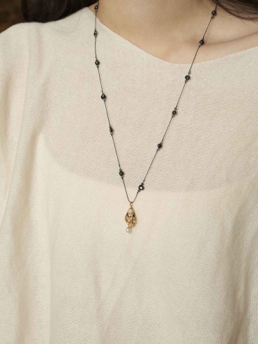 Gold Hand-Shaped Pearl Braided Necklace