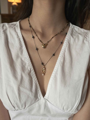 Gold Hand-Shaped Pearl Braided Necklace