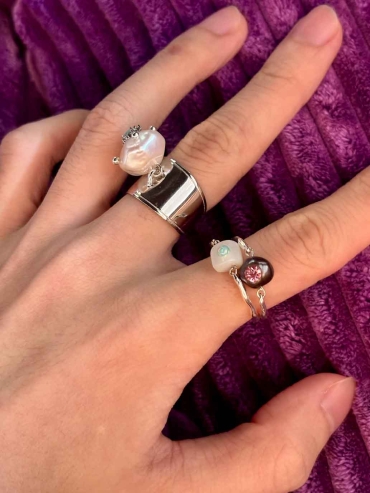 Gem-Inlaid Flowing Dewdrop Opal Ring