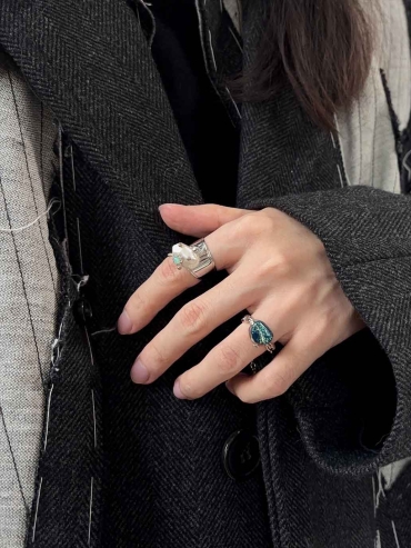 Double-Sided Reversible Flowing Dewdrop Chain Ring