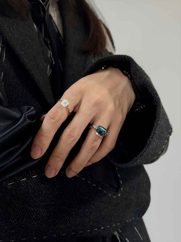 Double-Sided Reversible Flowing Dewdrop Chain Ring