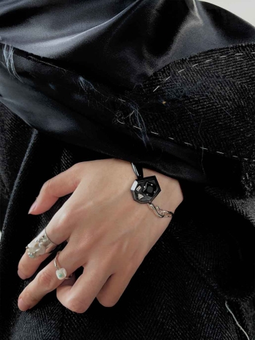 Black Silver Flow Hand-Cut Leather Gemstone Bracelet