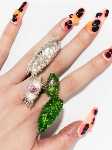 Green Nivorus Plant Ring