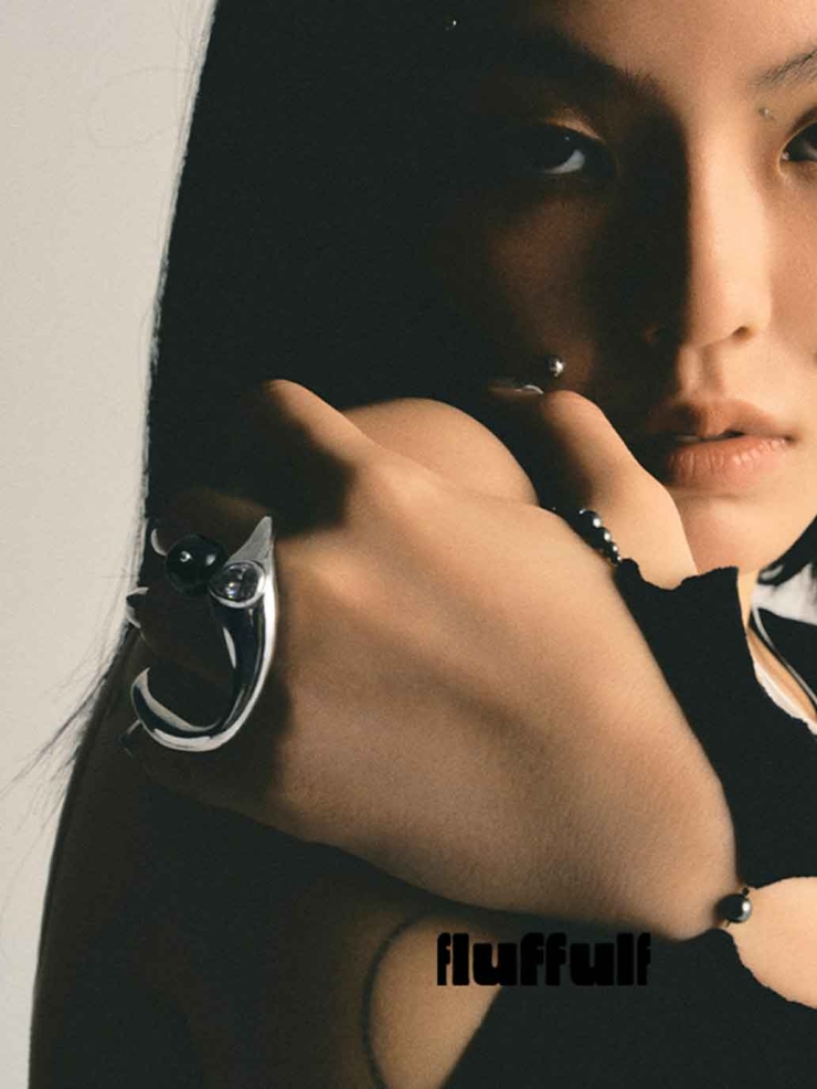 Silver Flowing Heart Cell Double Finger Ring