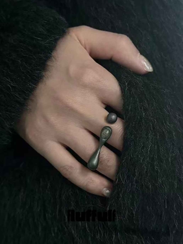Black Floating Split Stone Double-Finger Ring