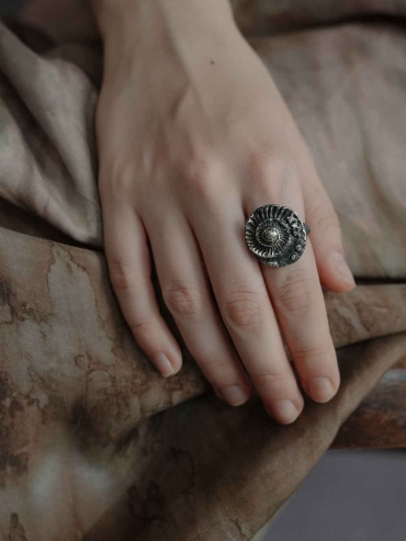 Black Shell Gatherer Ring