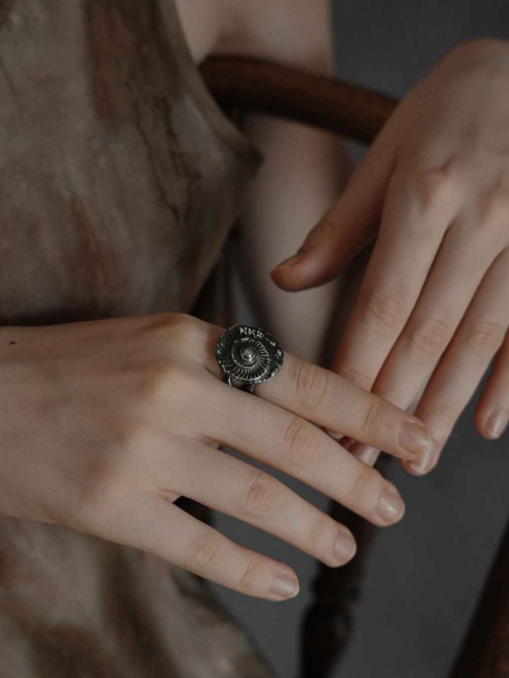 Black Shell Gatherer Ring