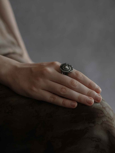Black Shell Gatherer Ring