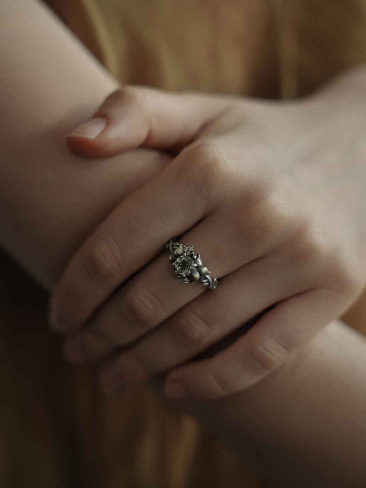 Black Vining Floral Ring