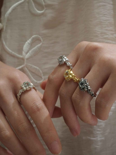 Gold Vining Floral Ring