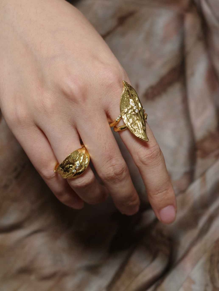 Gold Broad Leaf Vertical Ring