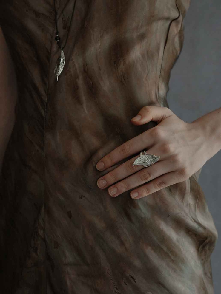 Silver Broad Leaf Vertical Ring