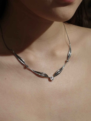 Silver Wind Leaf Necklace