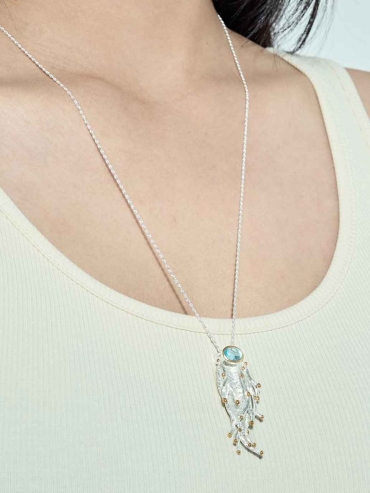 Nature's Blanc White Twining Vine Neclace