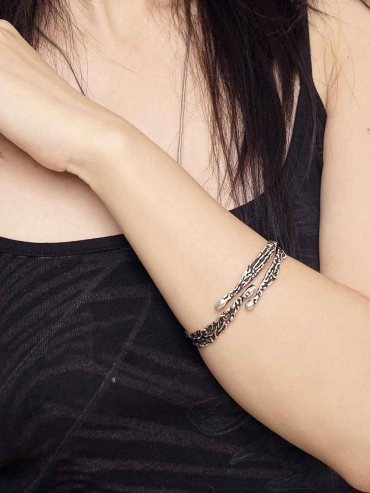 The Fluent Arc Black Ink Wave Bracelet
