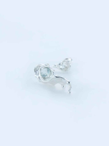 The Fluent Arc White Tear Earrings