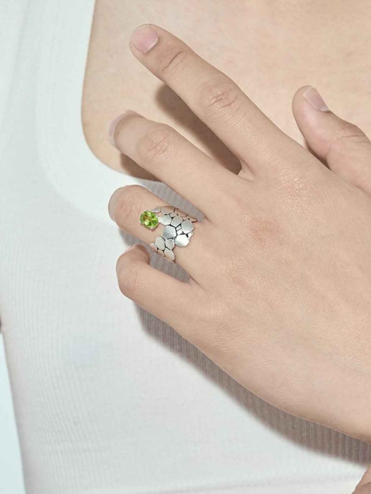 Nature's Blanc White Crevice Stone Ring