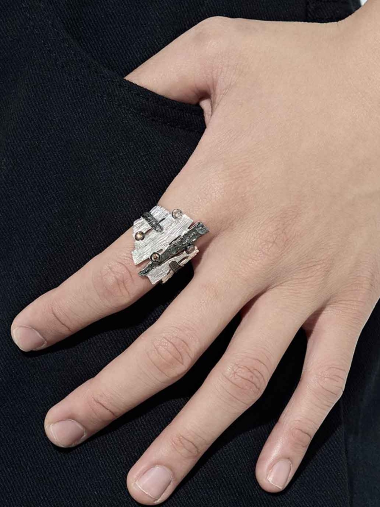 Nature's Blanc White Murmuring Bark Ring