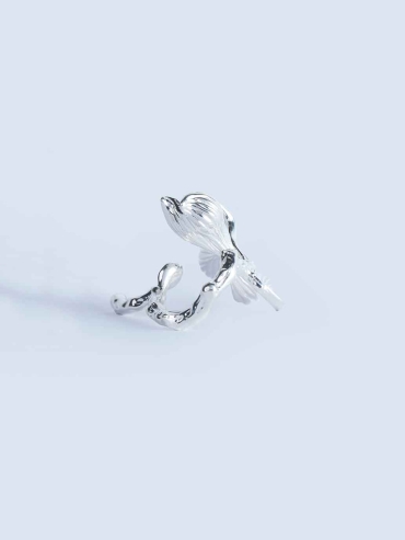 La Primavera Veil Magnolia Ring