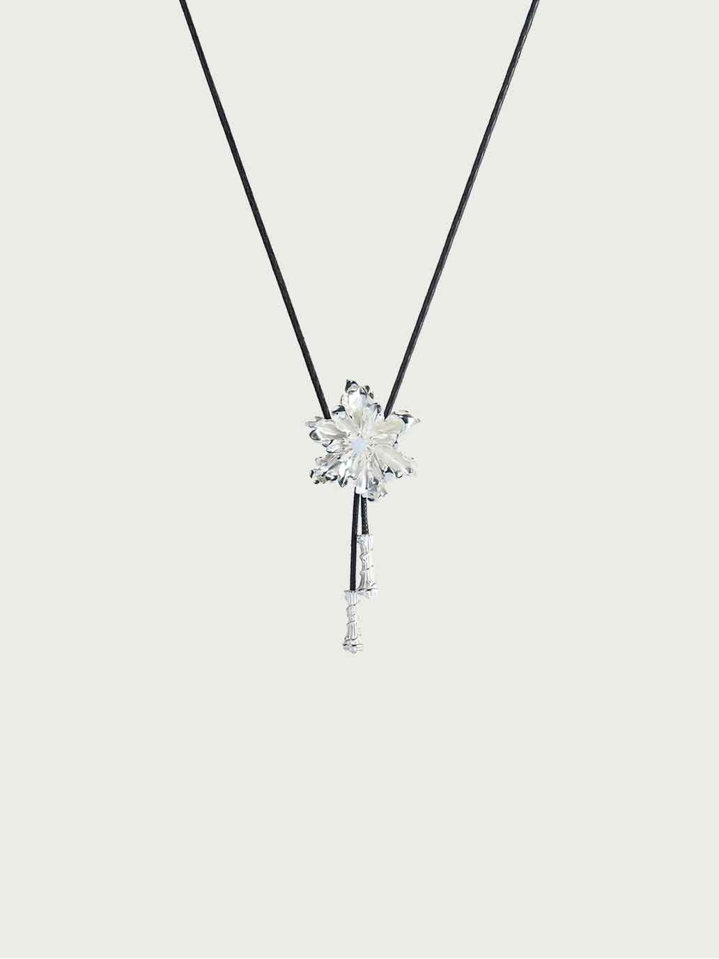 La Primavera Mistline Bolo tie Necklace