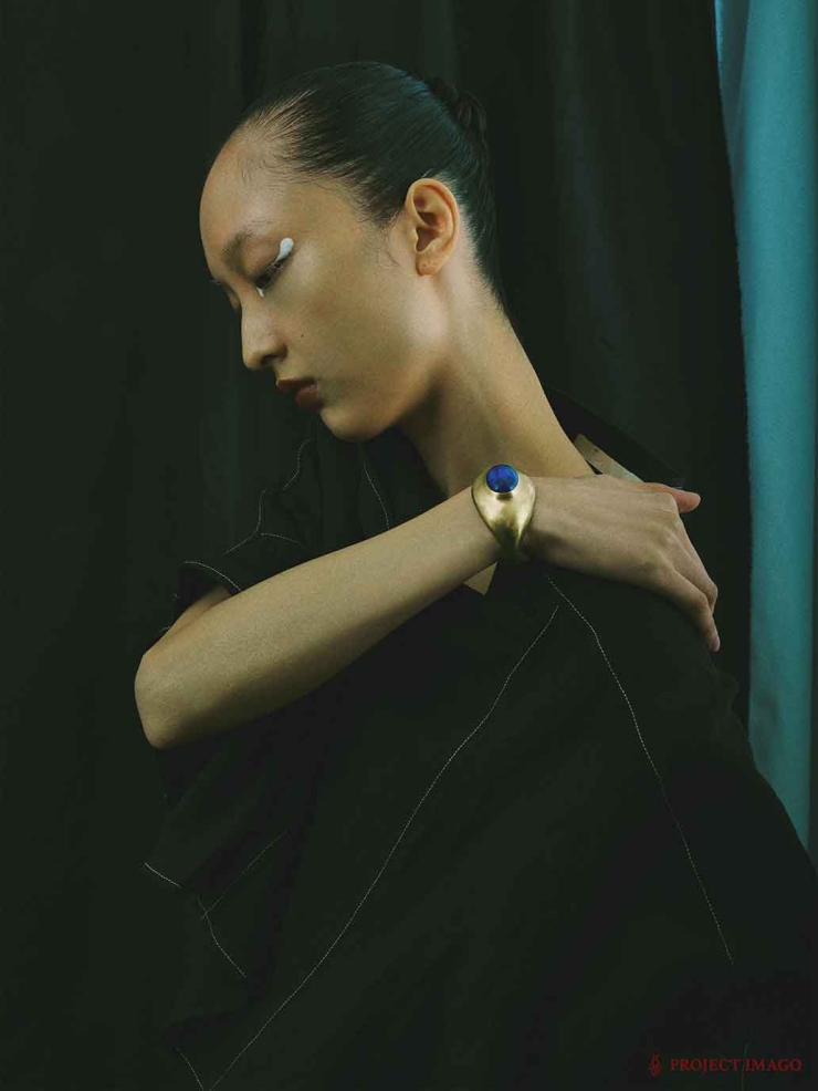 Gold Lapis Oculus Bangle