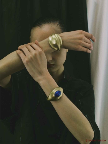 Gold Lapis Oculus Bangle