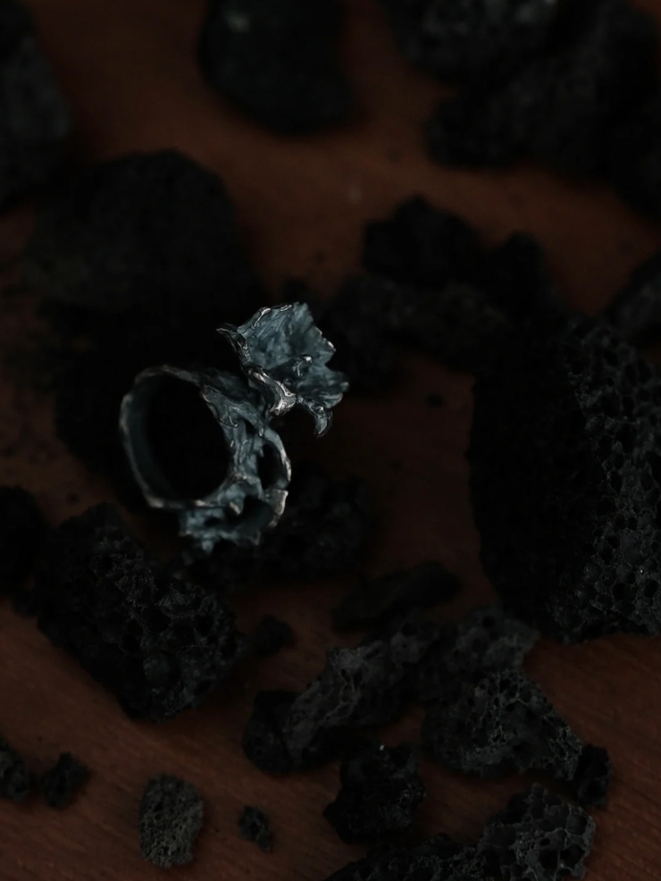 Black datura ring