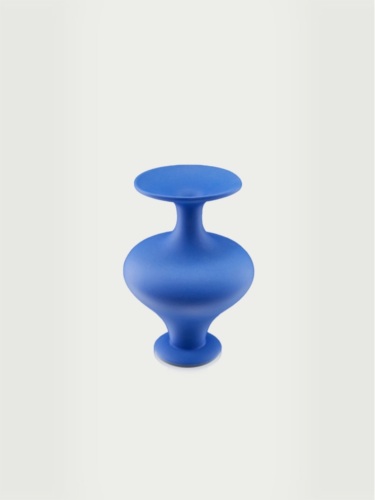 Klein blue China vase