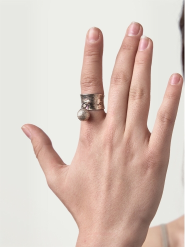 EMPRESS47 Swaying Ball Wide Ring