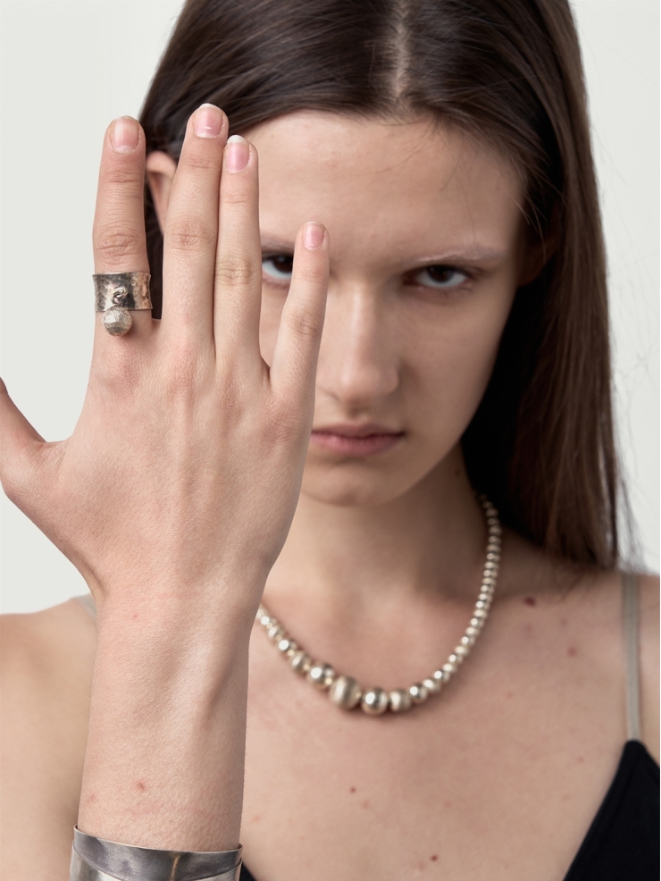 EMPRESS47 Swaying Ball Wide Ring