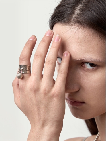 EMPRESS47 Swaying Ball Wide Ring