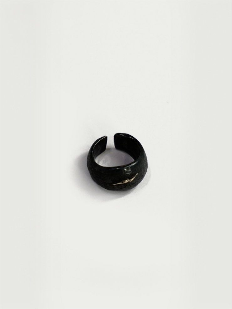 Black round ring