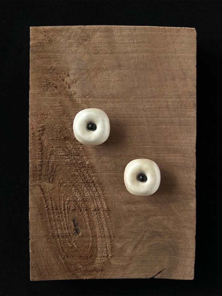 Small ebony tree hollow earrings