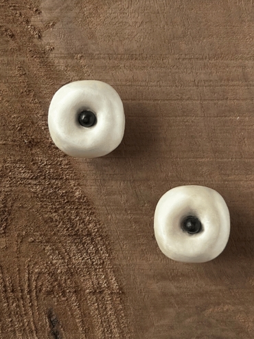 Small ebony tree hollow earrings