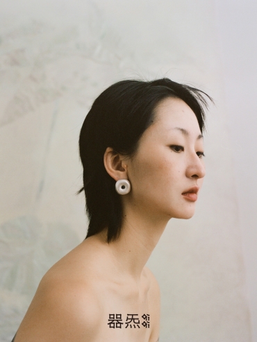 Small ebony tree hollow earrings