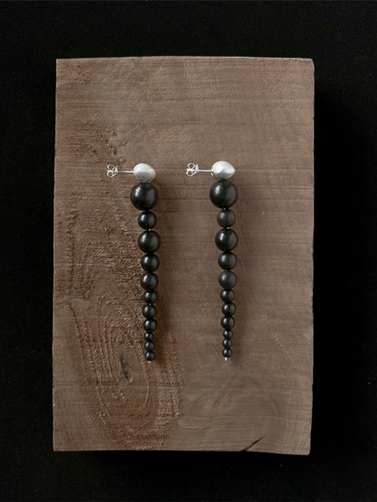 Flexible beads earrings