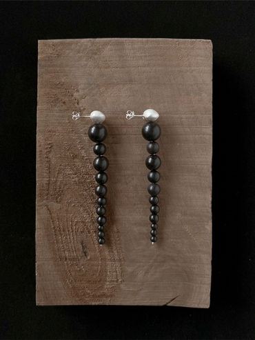 Flexible beads earrings