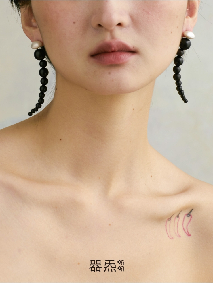 Flexible beads earrings