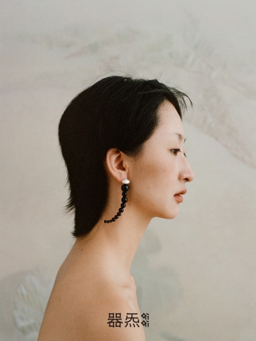 Flexible beads earrings