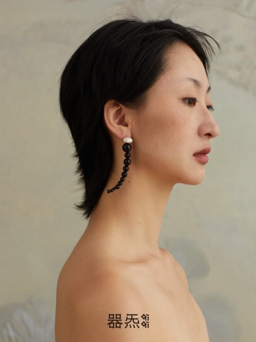 Flexible beads earrings