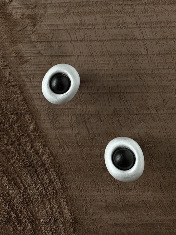 Tiny tree hollow earrings