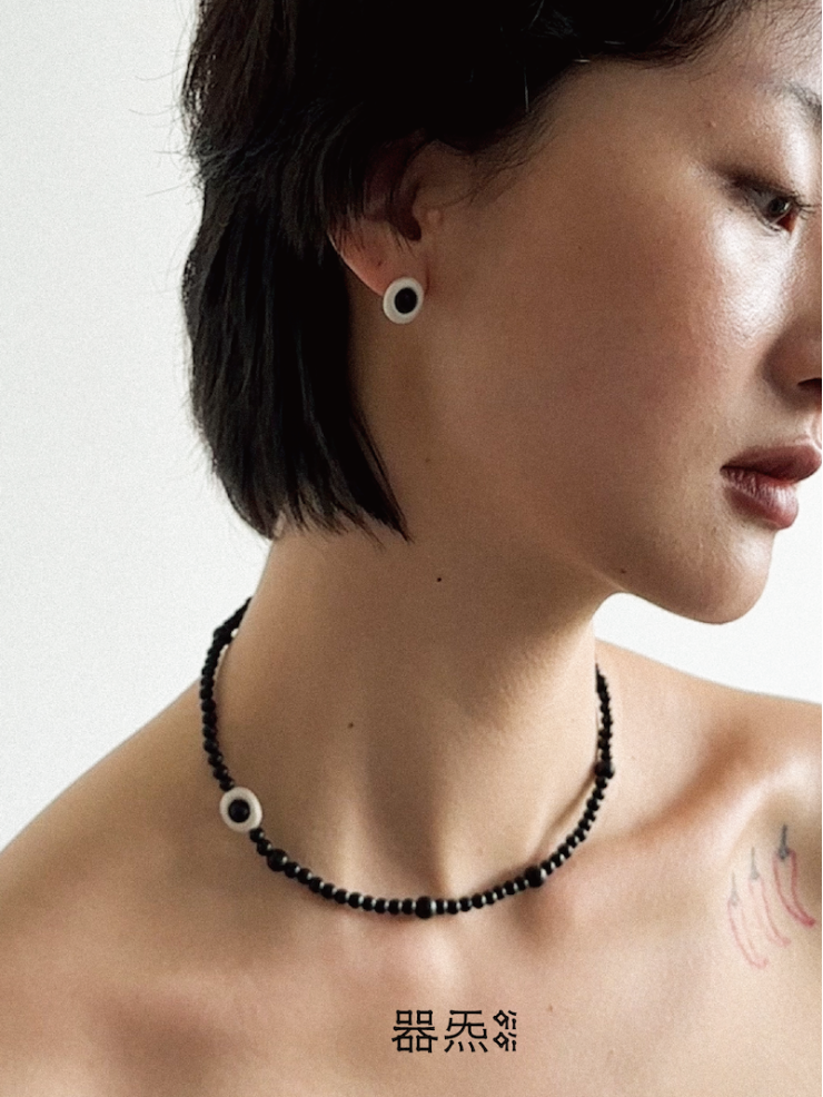 Tiny tree hollow earrings