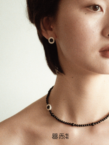 Tiny tree hollow earrings