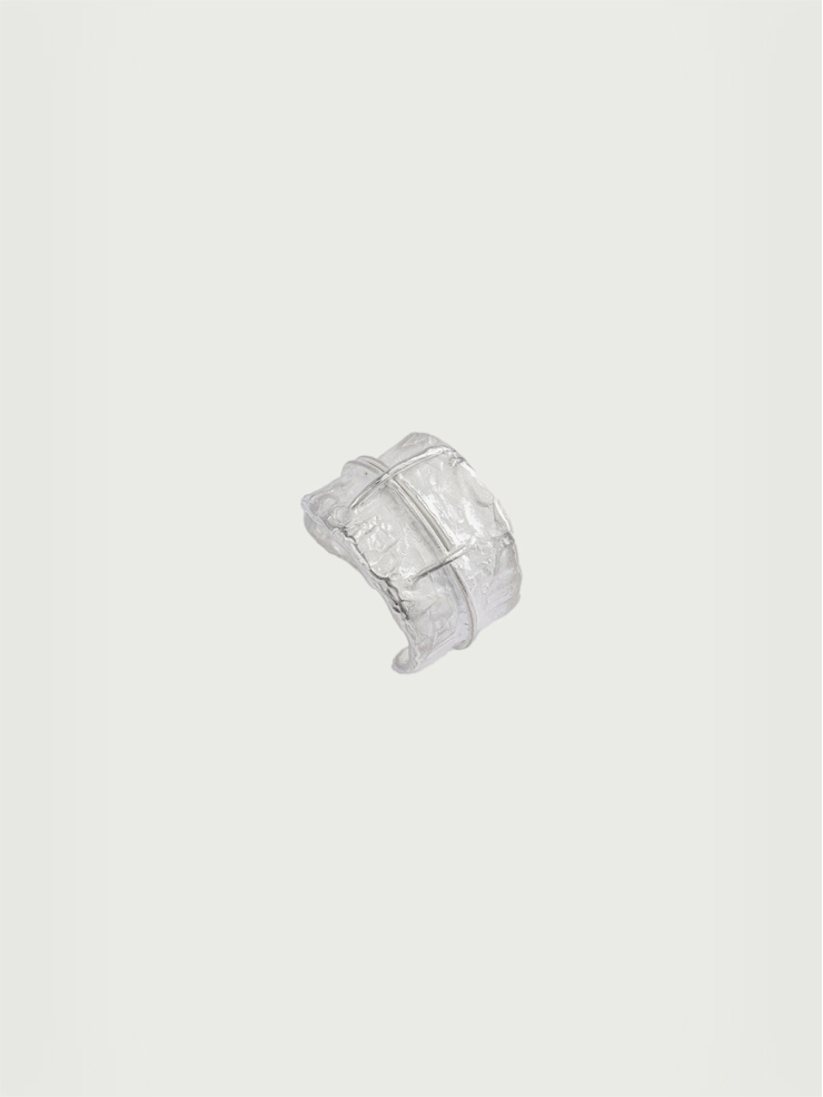 Nestling collection white silver ring