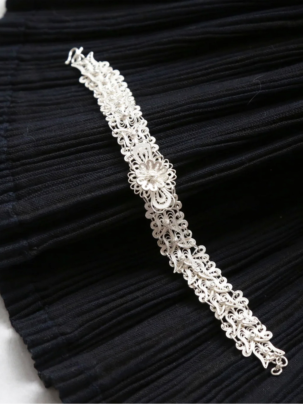 ZHAN - Splendid knitting bracelet with butterfly shaped chain
