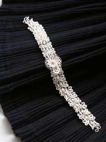 ZHAN - Splendid knitting bracelet with butterfly shaped chain