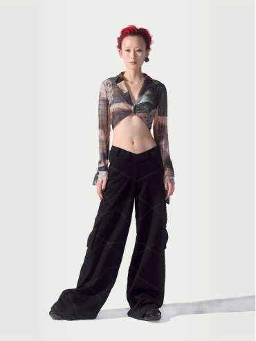 Black V-waist cargo sweatpants