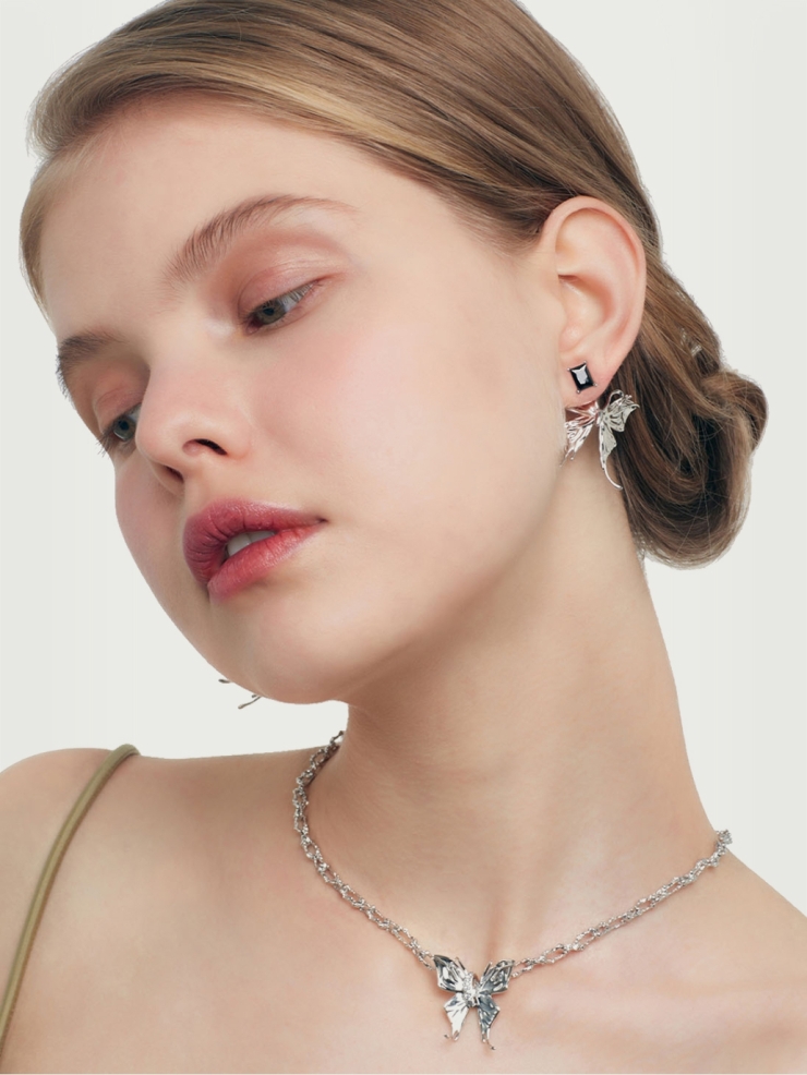 Liquefied butterflies earrings with black zircon