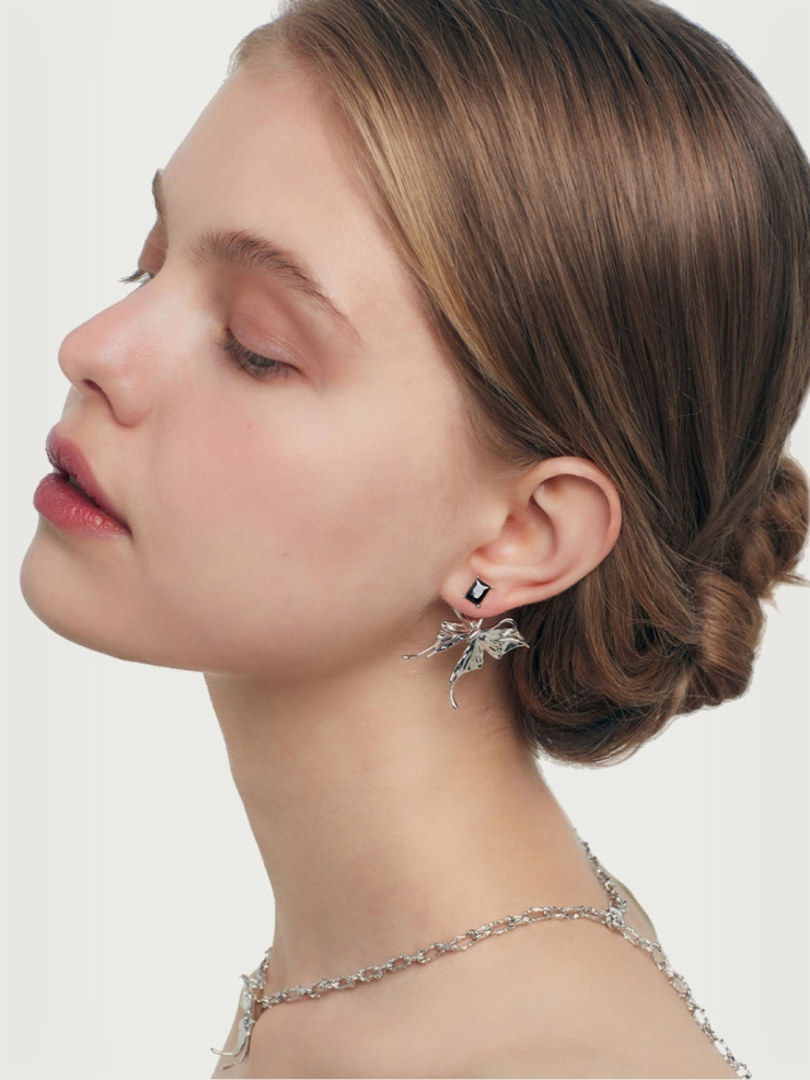 Liquefied butterflies earrings with black zircon