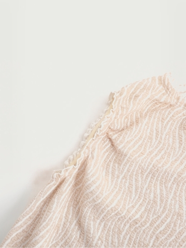 Cream bubble yarn top